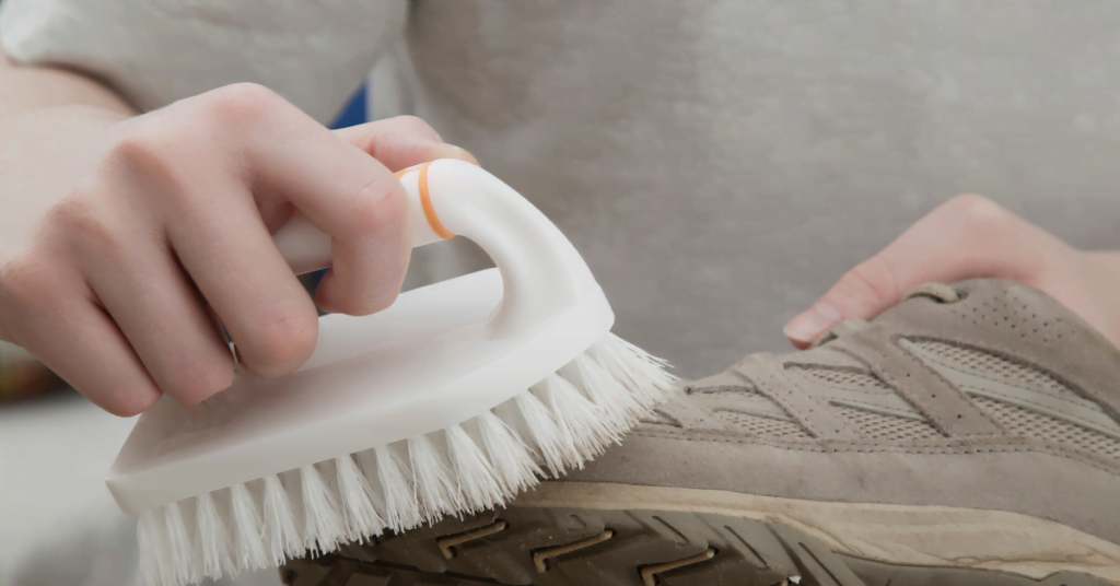 Cleaning sweaty feet in work shoes helps
